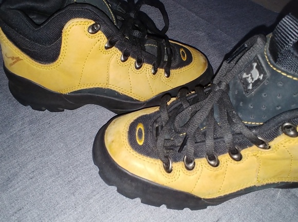 oakley hiking shoes